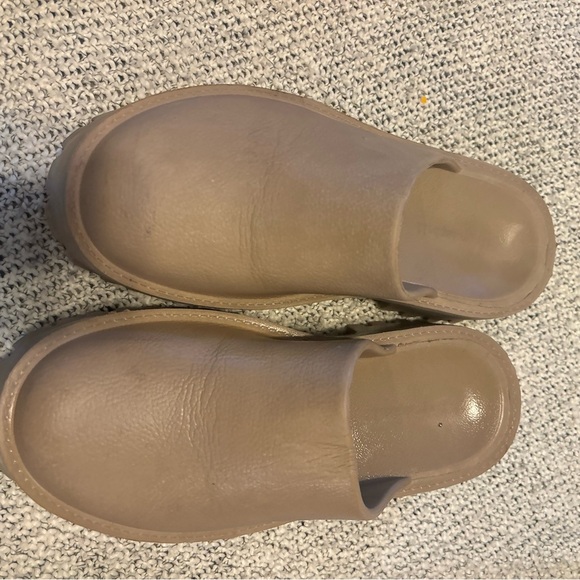 Jeffrey Campbell Clogge in latte tan color - Picture 5 of 5